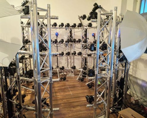Studio Scan 3D de Digitage equippé de 128 appareils photos reflex permettant la capture d'un corps complet, full body scan 3d, et du visage en haute definition, facescan HD, en 1/100s